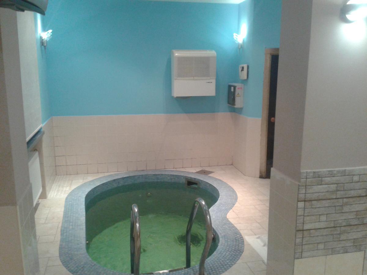 Kolos Hotel Obolon Kijów Zewnętrze zdjęcie